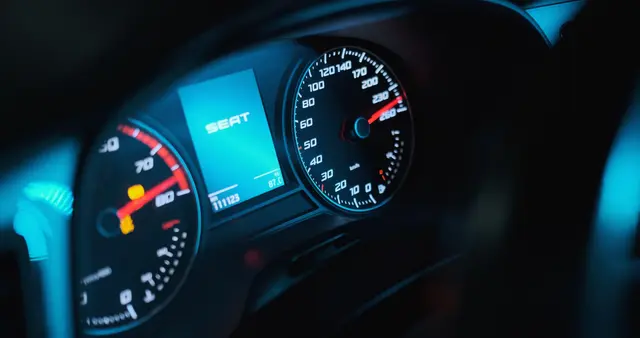Raserei auf Straßen und Autobahn: Polizei stoppte mehrere Schnellfahrer.