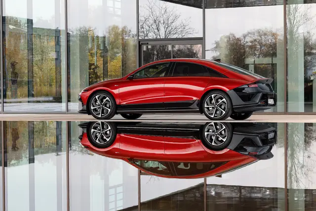 Bei Finanzierung gibt‘s das Basismodell des Hyundai Ioniq 6 bereits ab 35.490 Euro. Unser Testmodell N Line spielt als Topversion alle Stückerl … | Foto: Hyundai