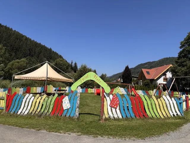 Gleich daneben befindet sich auch ein Spielplatz.