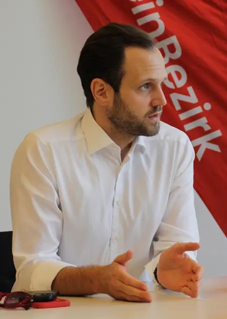 Neos Oberösterreich-Landessprecher Felix Eypeltauer: "Ich bin schwer enttäuscht, dass unter einem schwarzen Landeshauptmann der Ausbau erneuerbarer, sicherer und günstiger Energie in Form von Windkraft blockiert wird. Hier schafft es die FPÖ, sich durchzusetzen." | Foto: MeinBezirk/Ingo Till