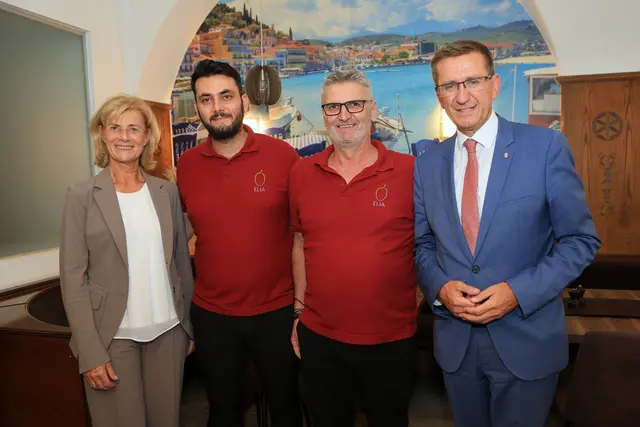 Auch im griechischen Restaurant „Elia“ am Kirchdorfer Hauptplatz wurden Landesrat Achleitner und Landtagsabgeordnete Doris Staudinger herzlich willkommen geheißen. | Foto: MeinBezirk/Staudinger