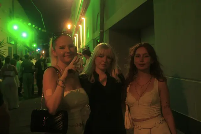Sarah Knöbelreiter, Inessa Neumann und Jassy Hofmann lockt der Garten Eden immer wieder zurück in die Herrengasse. | Foto: Rebecca Cermak