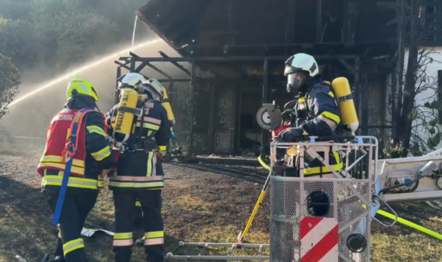 Großbrand in Frankenfels: Mehrere Atemschutztrupps standen im intensiven Löscheinsatz.
 | Foto: DOKU-NÖ