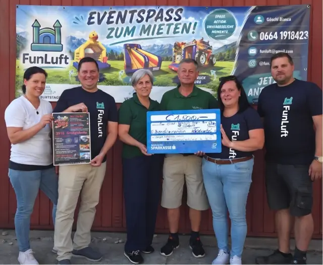 Beim Straßenfest in Großglobnitz, organisiert von Bianca und Mario Göschl sowie Andreas Litschauer und seiner Gattin (38er Play Bar), halfen Annemarie Gschwandtner und Obmann Willi Stöcklhuber mit. | Foto: Benefizverein Waldviertel