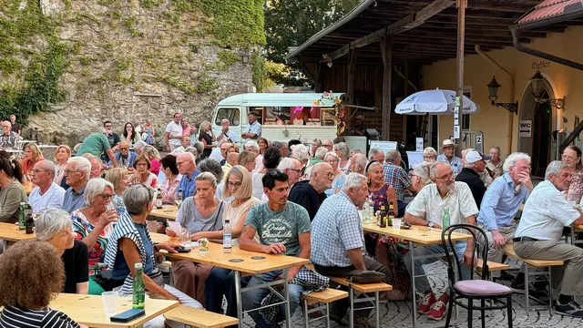 Volles Haus beim Jazzabend im "Armstark Innenhof" in Schärding. | Foto: Richard Högl