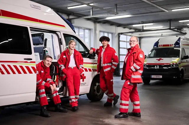  Im Rettungsdienst sammelt man nicht nur wichtige Erfahrungen fürs Leben, sondern findet auch neue Freunde. | Foto: OÖRK/Robert Maybach