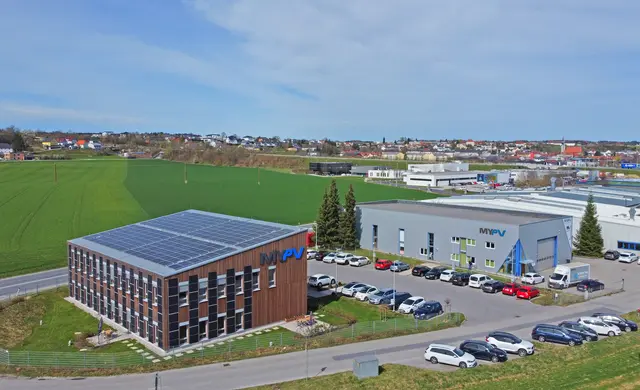 Rund eine Million Euro investiert my-PV in den Ausbau des Produktionsstandorts in Neuzeug – der Betrieb läuft währenddessen weiter.