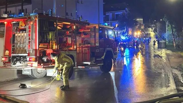 Unwetter, Überflutungen, Murenabgänge, AT-Alert. Die Feuerwehren Sölden und Vent standen im Dauereinsatz. | Foto: Feuerwehr Sölden