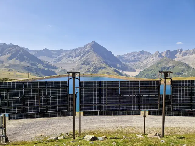 Errichtet wird die Anlage oberhalb des Kaisersees auf rund 2.350 Metern Seehöhe. Insgesamt werden 3.280 Solarmodule mit rund zwei Megawatt Leistung installiert. | Foto: Kühtai Solar