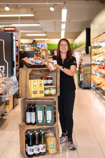 Rund 25 regionale Produzenten beliefern Adeg Himmelbauer mit Spezialitäten aus der Region. | Foto: Rewe Großhandel GmbH/Adeg Himmelbauer