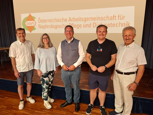 Anton Ecker, Stationsleitung Dialyse KH BHB Eisenstadt, Michaela Lauda-Kobalter, Stationsleitung Dialyse Univ. Klinikum St.Pölten, Bürgermeister Christian Haberhauer, Oliver Horvath, Dialyse KH BHB Eisenstadt und Präsident ÖANPT sowie Josef Kaiser, Pflege-Pädagoge Bildungscampus Mauer. | Foto: Stadt Amstetten