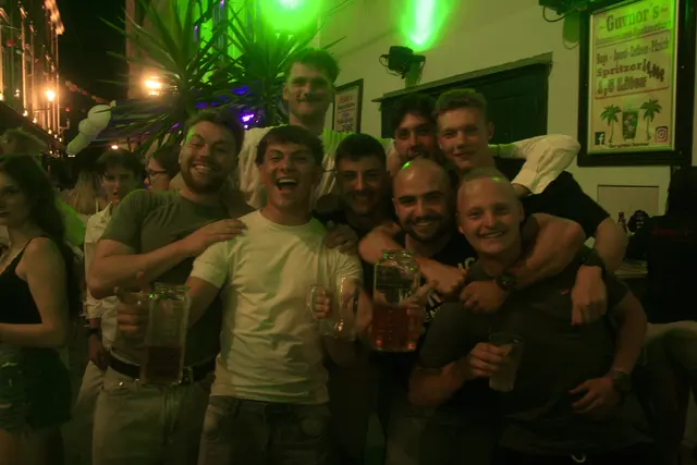 In der Herrengasse treffen sich für das heutige Event Jung und Alt um gemeinsam zu feiern | Foto: Rebecca Cermak