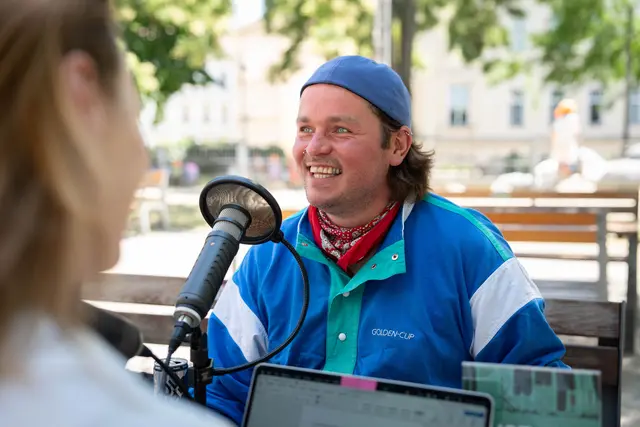 Henriec Wietheger ist das Gesicht hinter dem Podcast "Lauter Nette Leute".  | Foto: Sade Jerabek/Mein Bezirk