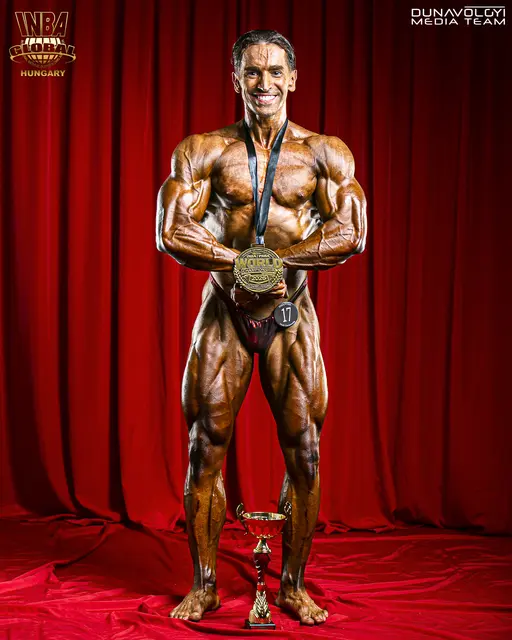 Kraftpaket auf natürliche Weise: Lukas Weissmann mit seiner Trophäe. | Foto: Dunavolgyi Media Team