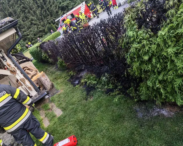 Die Brandursache sei bislang unbekannt.  | Foto: Freiwillige Feuerwehr LG Kreggab/Moosburg