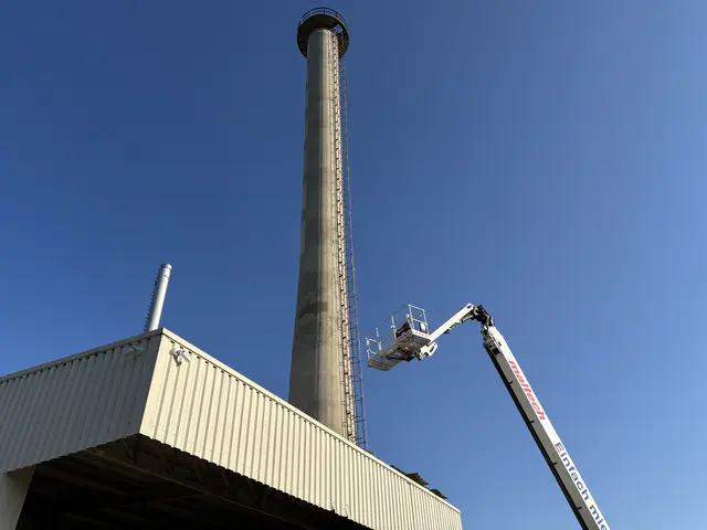 Der markante Schornstein der Durmont GmbH in Hartberg, wenige Tage vor seinem endgültigen Abbau. | Foto: Alexander Schmaranzer/MeinBezirk