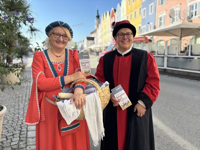 Ein richtiges Gespann, das sich in Schärding sichtlich wohl fühlte: Grafenaus Oberbürgermeister Jonas Höcker und seine Tourismuschefin Karin Friedl. | Foto: Franz Gruber