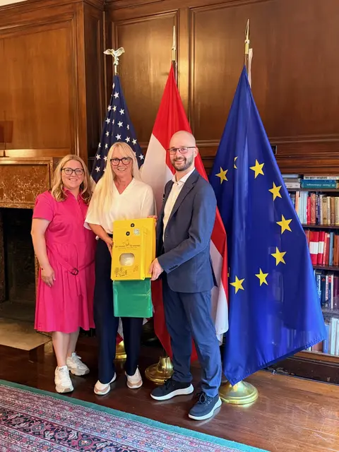 Bianca Scharnböck (Umweltstadträtin der Stadt Schärding), Christina Gattermaier-Humer (Obfrau der Clean4tler OÖ) und Johannes Gassner (Deputy Consulting General in New York)