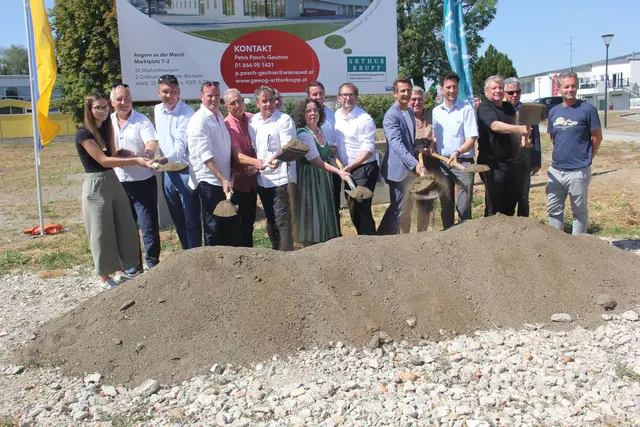 Spatenstich für ein Ortszentrum in Angern. | Foto: Mold