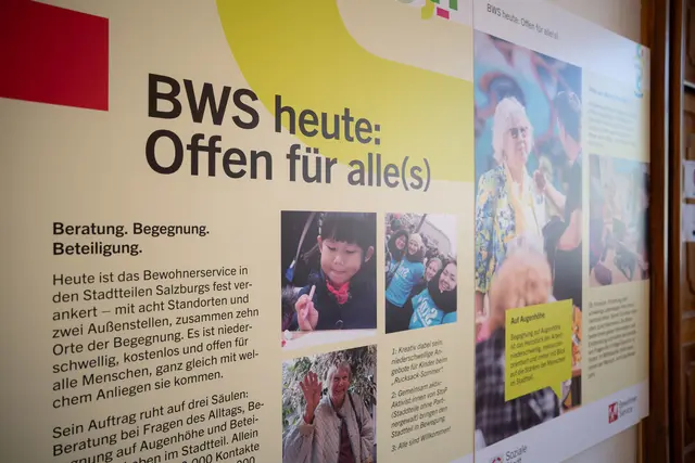 Die Ausstellung unter dem Titel „Vom Bewohnerservice zum Stadtteilzentrum – Herkunft, Gegenwart und Zukunft der Sozialen Stadt“ kann ab sofort in der Wolf-Dietrich-Halle besucht werden. | Foto: Stadt Salzburg/Alexander Killer