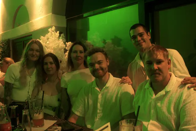 Florian Greiner feiert hier mit Freunden seinen Geburtstag.
Julia Greiner, Nina Graf, Anna Pavitschitz, Florian Greiner, Stefan Fischer, Paul Pavitschitz | Foto: Rebecca Cermak