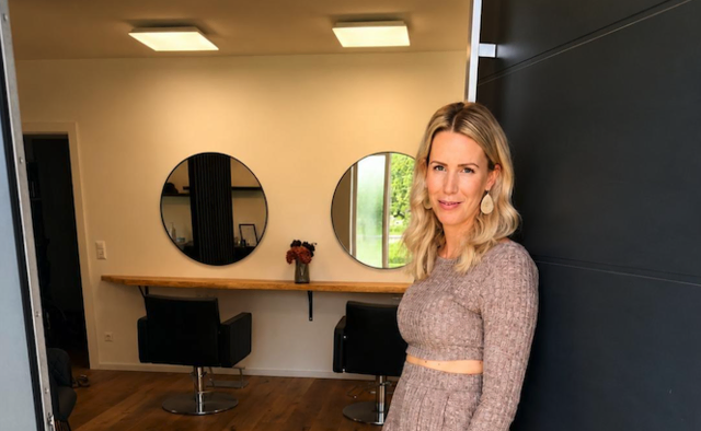 Karin Eichwalder freut sich darauf, bald Kunden in ihrem eigenen Friseursalon begrüßen zu dürfen. | Foto: Privat