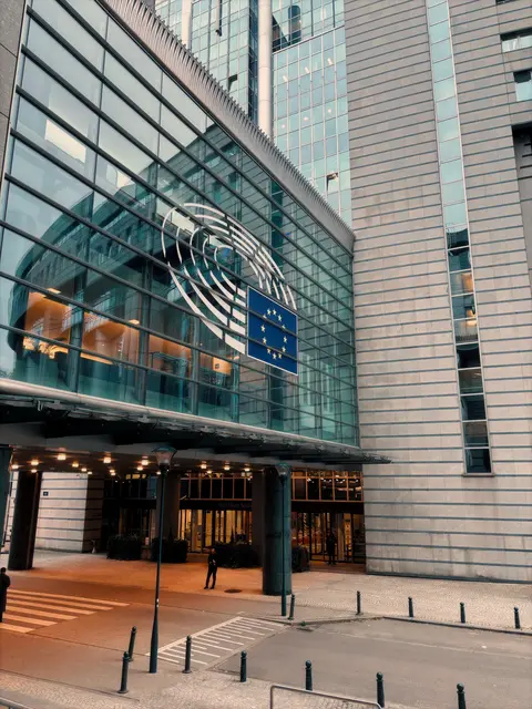 Spannender Arbeitsplatz: das EU-Parlament in Brüssel. | Foto: pexels / Nardos Berehe