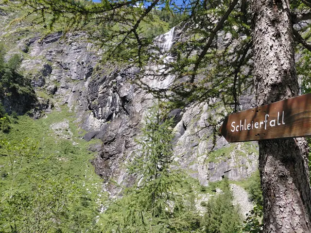 Schleierfall, verdeckt durch Bäume  | Foto: H.Bachinger