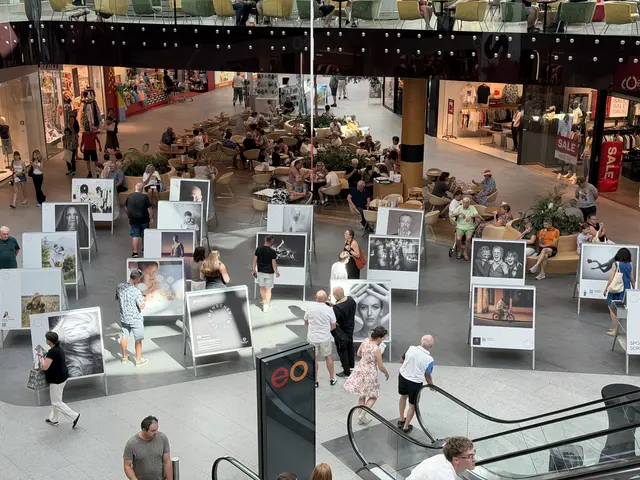 35 Werke sind auf der Piazza zu bewundern. | Foto: eo Oberwart