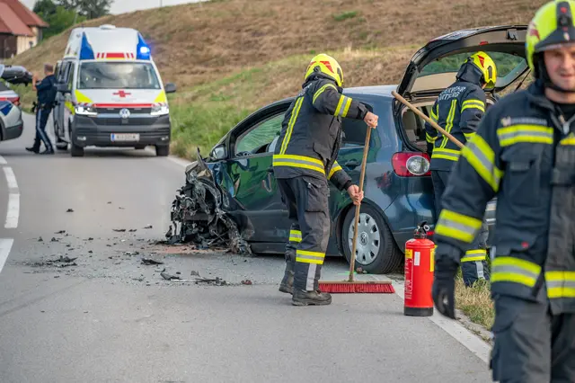 Misslungenes Überholmanöver endet mit Verkehrsunfall in Wartberg an der Krems | Foto: Team Fotokerschi