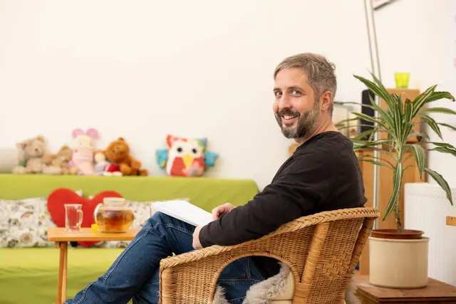 Tobias Schabetsberger ist Klimapsychologe und bietet klimasensible Therapie an. | Foto: Tobias Pehböck