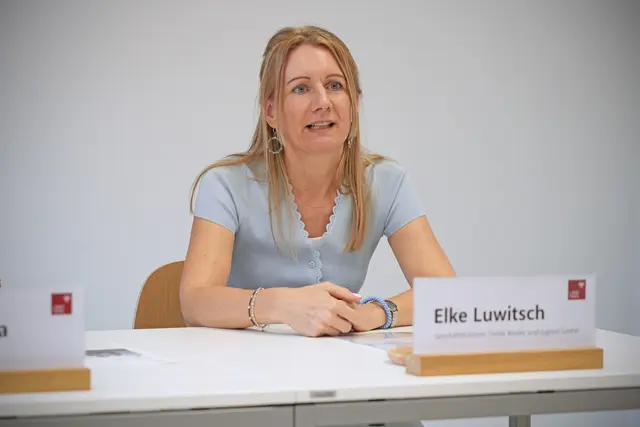 "Neben der Stabilisierung und Begleitung der Jugendlichen ist auch die Arbeit mit den Eltern ein wesentlicher Bestandteil des Angebots in den Wohngruppen“, berichtet Geschäftsführerin Elke Luwitsch (Tiroler Kinder und Jugend GmbH). | Foto: Land Tirol/Trenker
