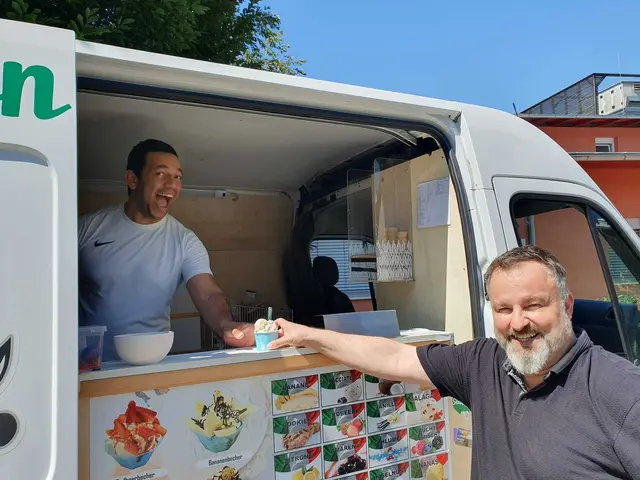Hausleiter Josef Kurzmann rechts im Bild freute sich besonders über die vielen zufriedenen und glücklichen Gesichter. | Foto: Josef Kurzmann
