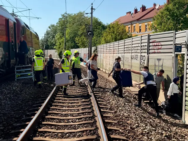 Die Feuerwehr, dein Freund und Helfer – auch wenn der Railjet liegenbleibt. | Foto: Freiwillige Feuerwehr Schwechat