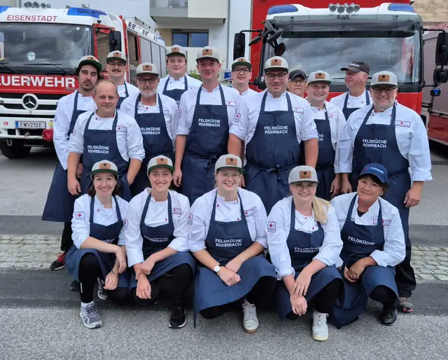 Chefkoch Florian Stockinger und Feldküchenleiter Manuel Brandstötter waren mit einem insgesamt 17-köpfigen Team vor Ort. | Foto: RK/Josef Raab