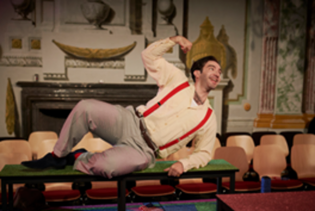 Dirigent Hooman Khalatbari leitete das Orchester Virtuosi Brunenses mit Leichtigkeit und Eleganz durch Rossinis spritzige Partitur. | Foto: Anker/Piller