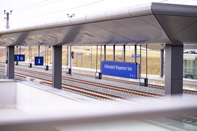 Am Bahnhof Kühnsdorf-Klopeiner See entstehen 70 statt wie bisher geplant 48 neue Pkw-Stellplätze. (Archivfoto) | Foto: ÖBB/evmedia