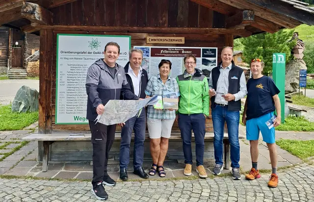 Naturschutzlandesrat René Zumtobel, Obmann TVB Osttirol Franz Theurl, stellv. Schriftführerin Sektion St. Pölten Monika Bartusch, Nationalpark-Direktor Florian Jurgeit, Tauernhaus-Wirt Andreas Brugger, Wirt St. Pöltner Hütte Reinhold Hofmann  (v. l.) | Foto: Clemens Rosner