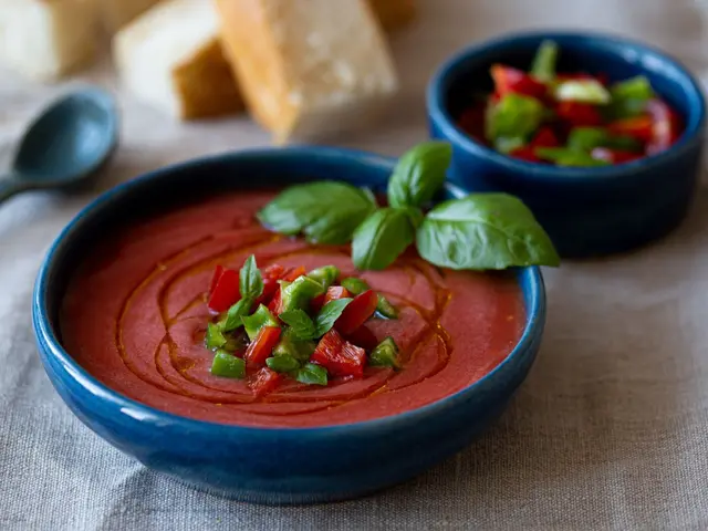 Die kalte Gazpacho mit ihrer Kombination aus Paradeisern, Paprika und Gurken sorgt an heißen Sommertagen für eine leichte Erfrischung.

 | Foto: Cornelia Seirer/Die Umweltberatung
