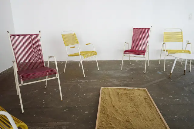 Im KunstRaum Goethestraße xtd entsteht diesen Sommer eine raumfüllende Installation aus Sand. | Foto: Reinhard Winkler
