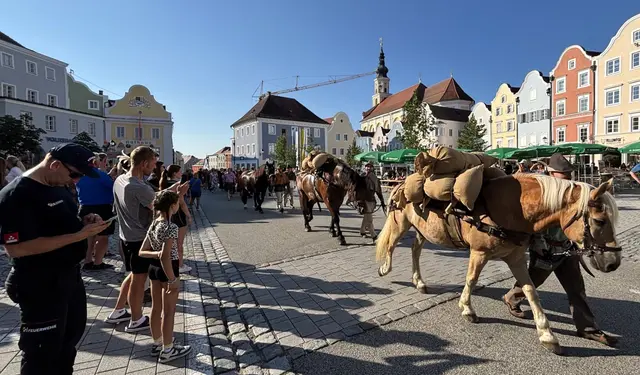  „Alles Ross“: Die Barockstadt gehörte diesmal den Pferden und Säumern. | Foto: Franz Gruber