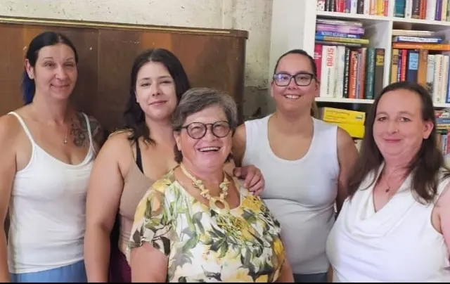 Das engagierte Team von Multi Kulti Feuersbrunn-Wagram (v.l.n.r.): Irene Ollatsberger (Kassier-Stellvertreterin), Jessica Felbermayer (Schriftführer-Stellvertreterin), Obfrau Brigitta Felbermayer, Katharina Veigel (Obfrau-Stellvertreterin) und Andrea Moritz (Schriftführerin). Nicht am Foto: Roberto Umberto Natali. | Foto: Verein Multi Kulti