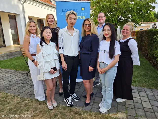 Beim „Come Together Weinviertel“: Die stv. Geschäftsführerin der Gesundheit Weinviertel 
GmbH, Doris Slama MSc, MBA, Hai Yen Nguyen, Projektleiterin Vietnam in der Gesundheit 
Weinviertel GmbH Mag. Dr. Jennifer Elisabeth Bauer, Hoang Phong Nguyen, die 
Geschäftsführerin der Gesundheit Weinviertel GmbH Mag. Katja Steininger, BSc, Mag. 
Rupert Schreiner, MA (Leitung Personal &amp; Organisation NÖ LGA), Thuy Dung Vu und die 
Leitung der Abteilung Strategie und Qualität Pflege der NÖ LGA, Eva Friessenbichler, MBA, 
MA, MSc (v.l.) | Foto: Gesundheit Weinviertel GmbH