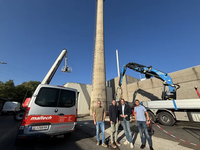 Auch Bürgermeister Marcus Martschitsch machte sich vor Ort ein Bild von den Vorbereitungen. | Foto: Alexander Schmaranzer/MeinBezirk