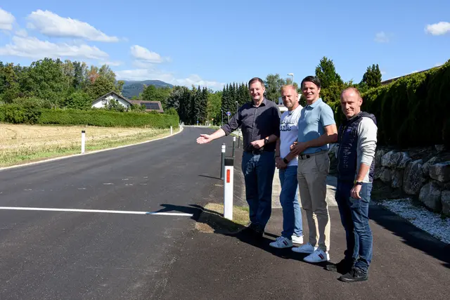 von links: Stadtrat Josef Steinkellner, Straßenmeister Gerald Malz, Bürgermeister Alexander Radl und Straßenmeister Stefan Raffling. | Foto: Stadtgemeinde Wolfsberg
