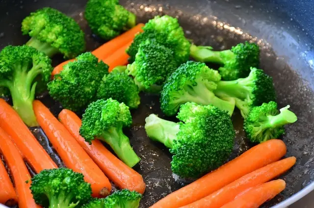 Veganer haben einen Vernichtsungsfeldzug gegen die Johannishütte gestartet, weil der Wirt die Vielfalt in der Region und auf der Karte erhalten will | Foto: RitaE/pixabay