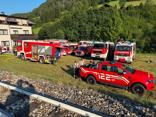 Der Vollbrand eines Einfamilienhauses sorgte für einen Großeinsatz und eine Sperre der Mariazellerbahn. | Foto: DOKU-NÖ