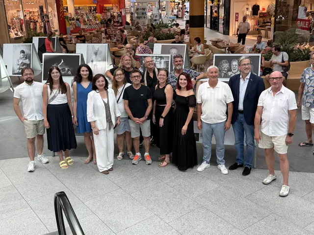 Die Landesinnung der Berufsfotografen lud zur Ausstellungseröffnung von 35 Werken im eo Oberwart. | Foto: eo Oberwart