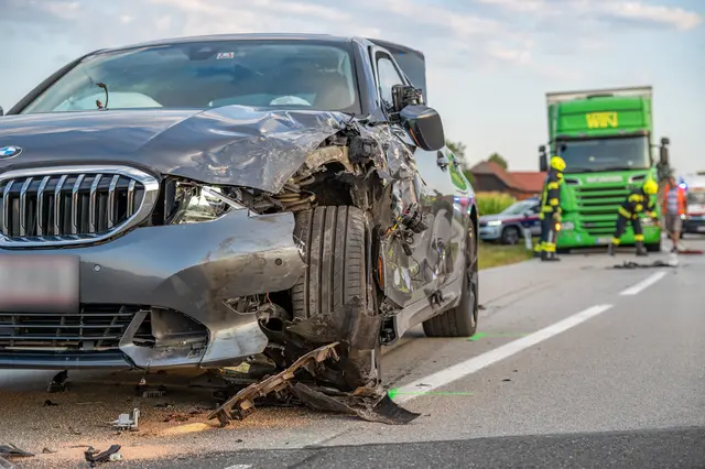 Überholmanöver endet mit Verkehrsunfall und zwei Verletzten in Wartberg an der Krems | Foto: Team Fotokerschi