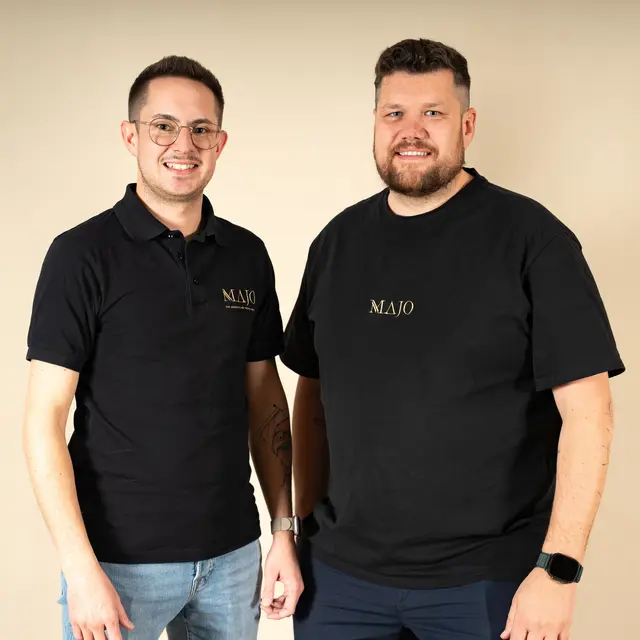 Marco Frank aus Linz und Johannes Hofbauer aus Rainbach im Innkreis: Zwei Malermeister, eine Vision: das regionale Handwerk zukunftsfit zu machen – unter anderem mit einem digitalen Mitarbeiterportal.  | Foto: MAJO